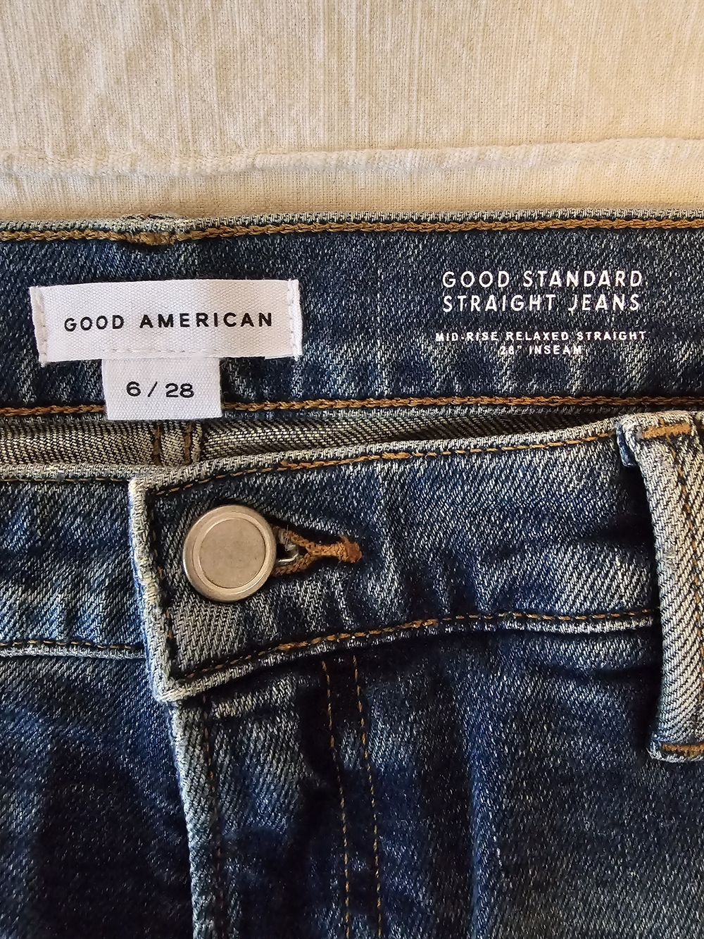 Good American Good Standard Straight Jeans in Medium Blue